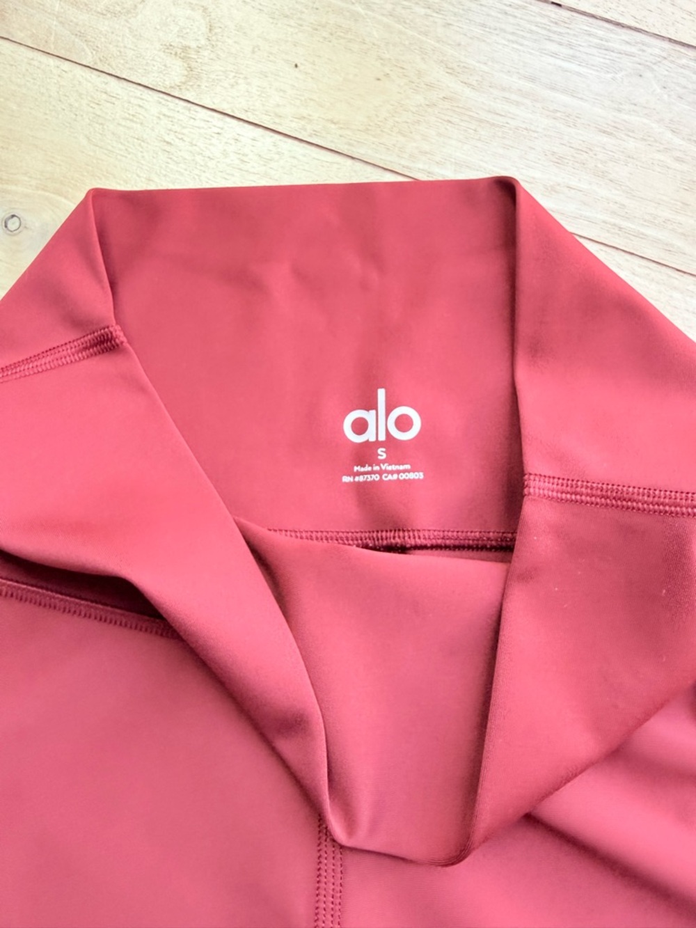 ALO Yoga 7/8 High-Waist Airlift Leggings in Brick - Picture 3 of 4